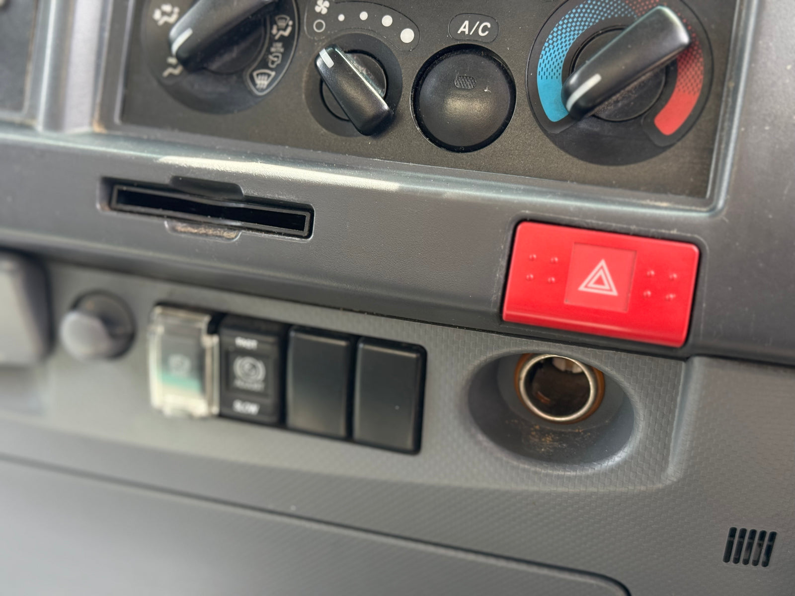 2008 Isuzu NPR 200 Medium