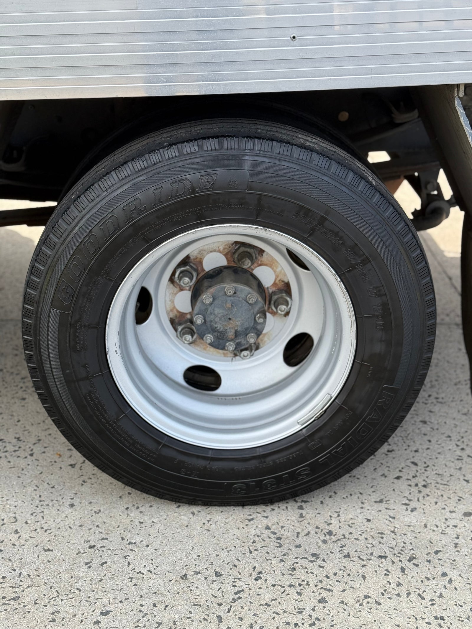 2008 Isuzu NPR 200 Medium