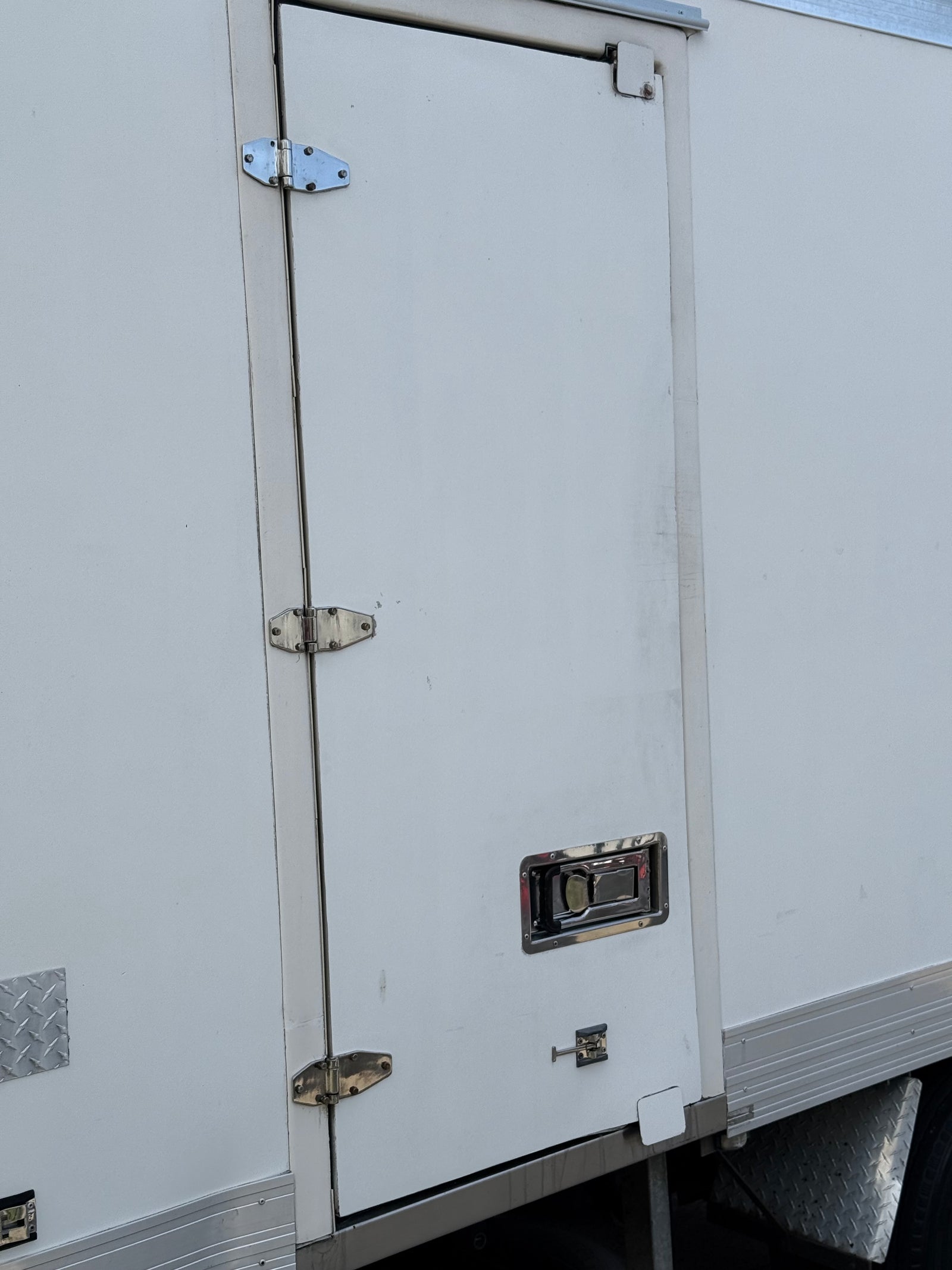 2008 Isuzu NPR 200 Medium